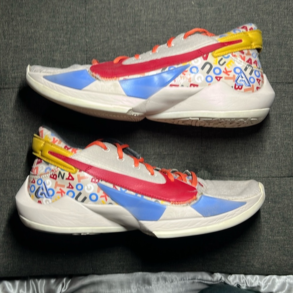Nike Giannis Mens US Size 10.5